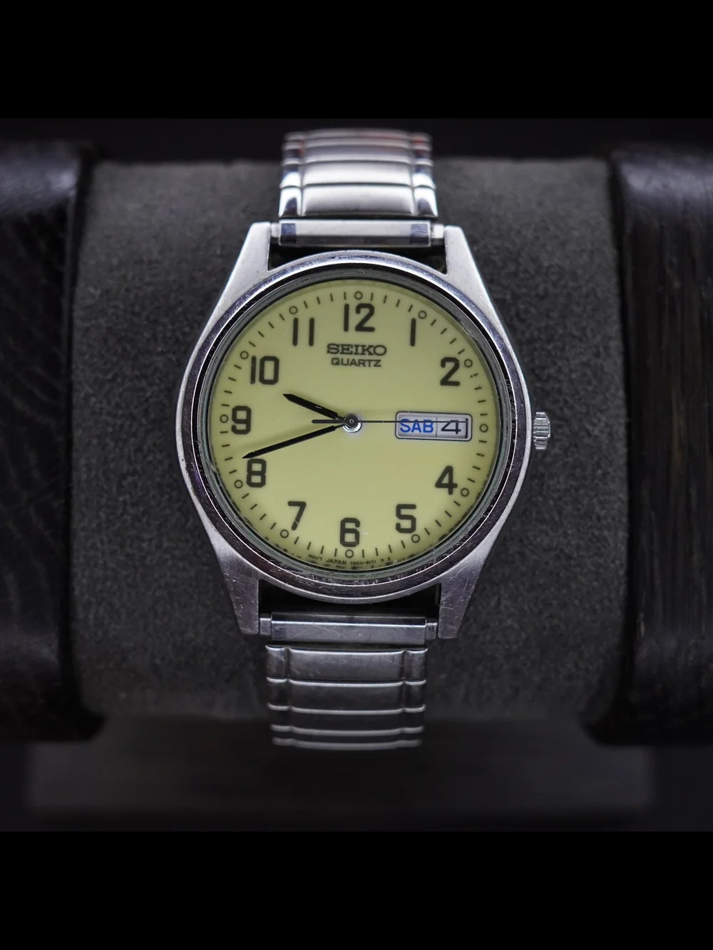 Seiko Quartz 1996 Day Date Mens Watch 7N43-9048 Cream Dial Stainless Steel Japan